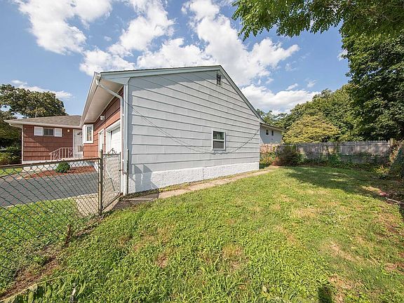 2nd image of 174 Catherine St