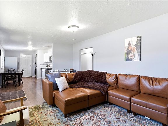 5th image of 1319 N Reid Ave