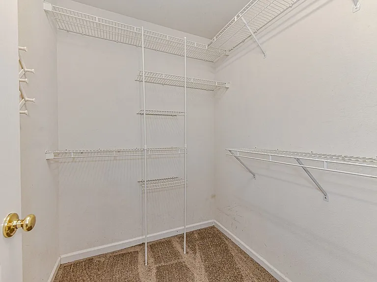 17201 Commons Crossing Dr — Photo 32