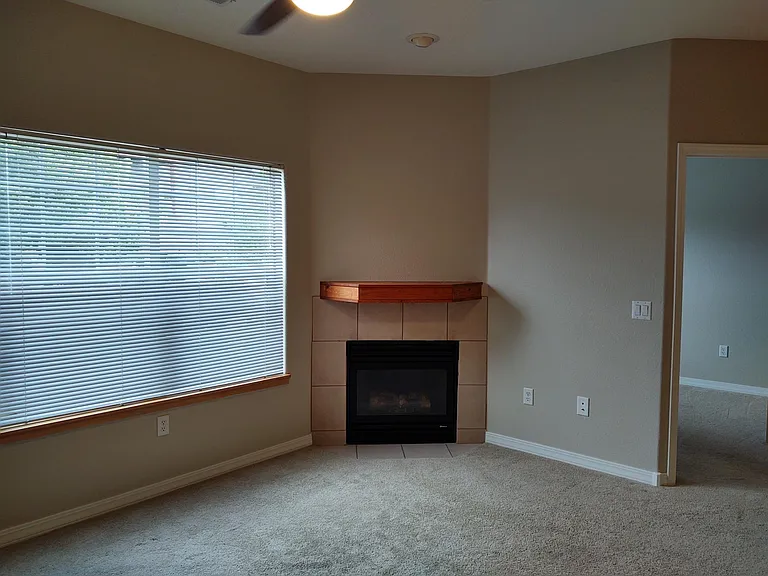 5220 Boardwalk Dr #B12 — Photo 9
