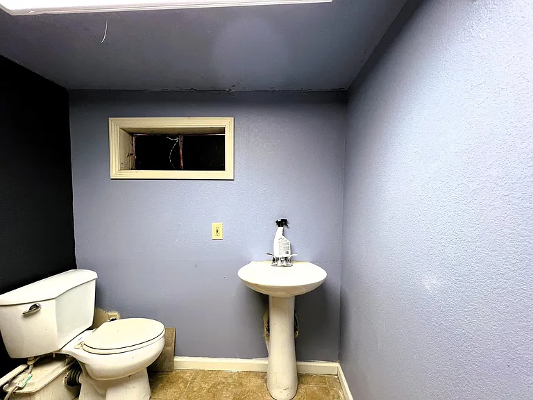 141 S Custer Ave — Photo 7