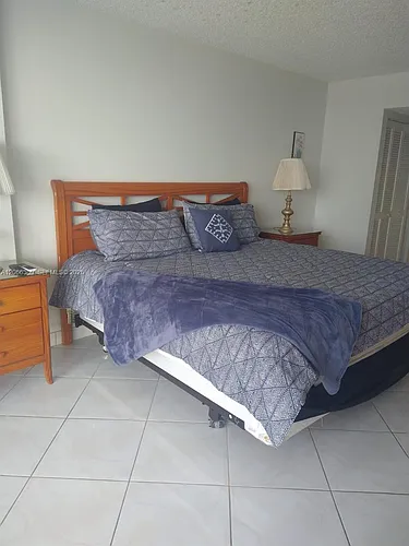 9341 Collins Ave Photo 1