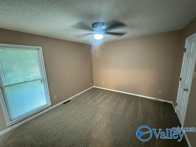 389 Oakland Rd — Photo 23