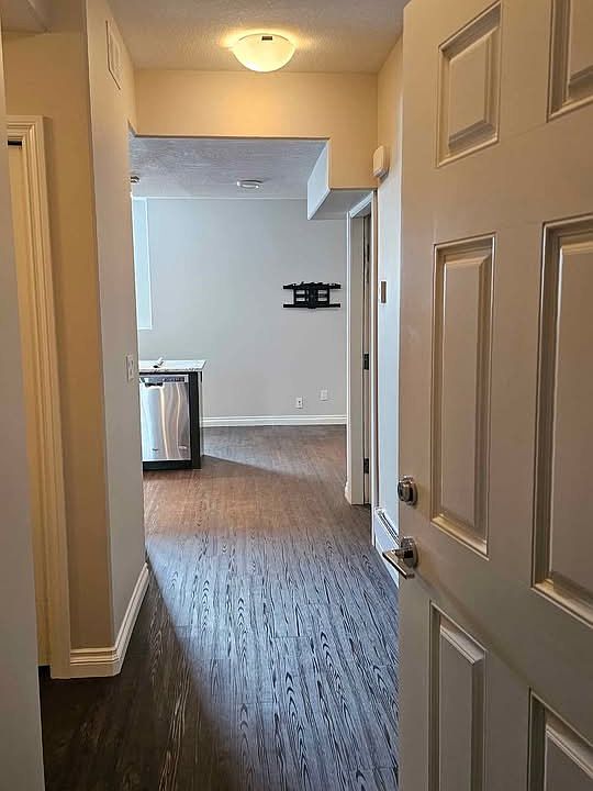 1st image of 622 Marlatte Cres