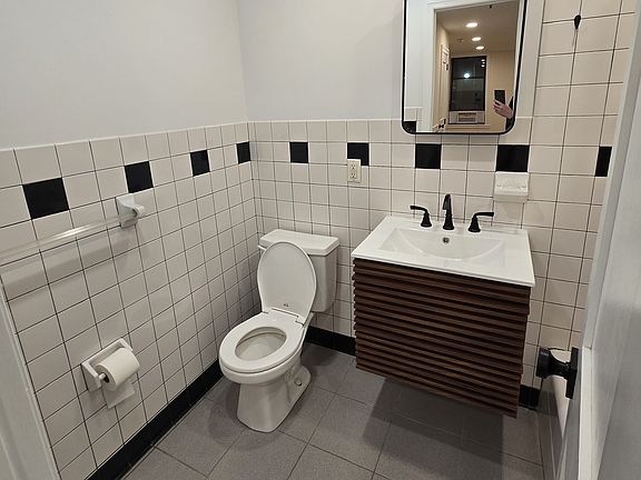5th image of 407 W 39th St #W4b