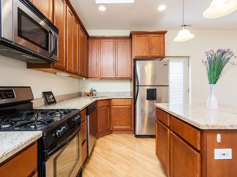 1st image of 1342 W Greenleaf Ave #3