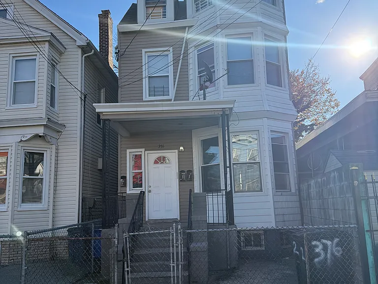 376 Lincoln Ave #1 — Photo 1
