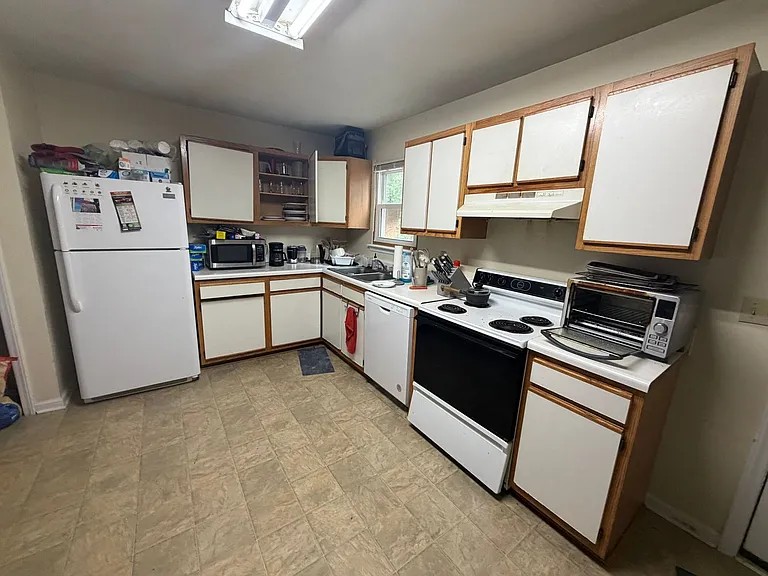 405 Laurence Ln — Photo 8
