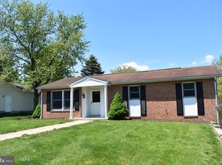 33 Surrey Dr, Chambersburg, PA 17201