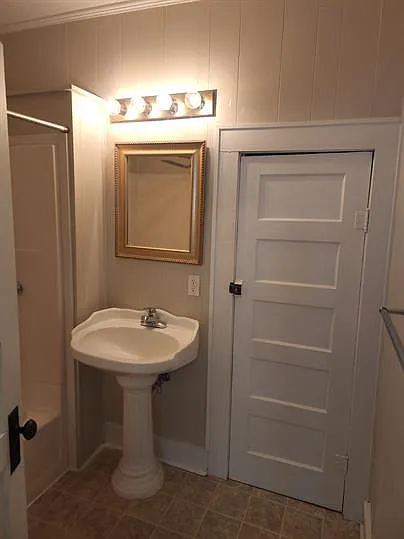 203 S Cravens St #3 — Photo 8