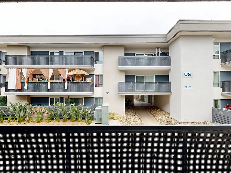 Eight 80 Newport Beach — Photo 138