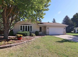 1102 Laramie Ln, Janesville, WI 53546