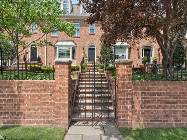 50 New England Ave #C, Summit City, NJ 07901