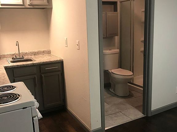 3rd image of 119 E Logan St #12868168
