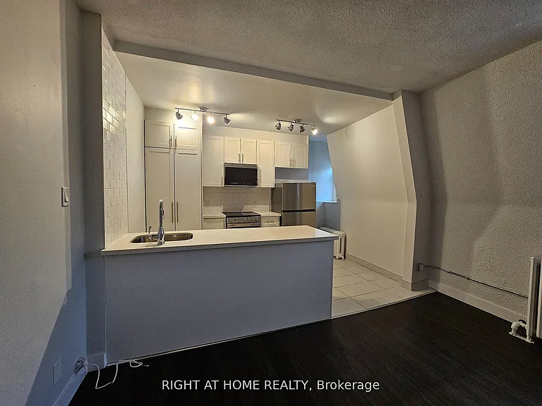 72 Wellesley St E #203 — Photo 4