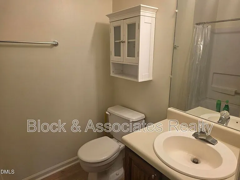 6550 Thetford Ct — Photo 8