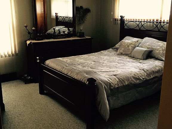 Master bedroom- (2 closets)