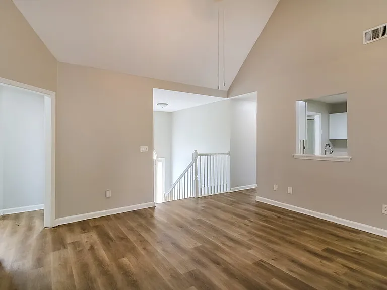 915 Castlerock Way — Photo 6