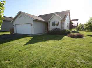 812 Lindsey Ln, Belle Plaine, MN 56011