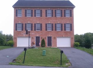 11872 White Pine Dr, Hagerstown, MD 21740