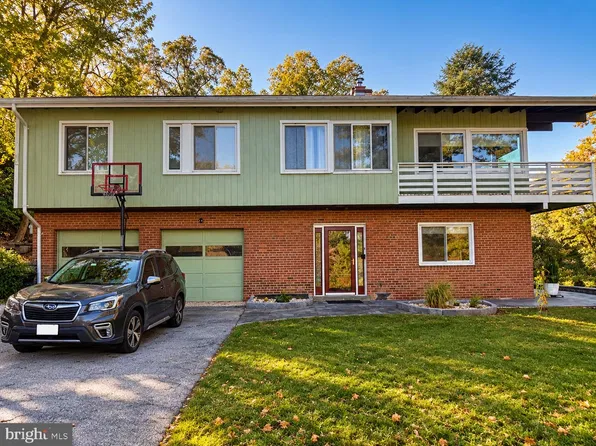 16 Panorama Dr, Oxon Hill, MD 20745
