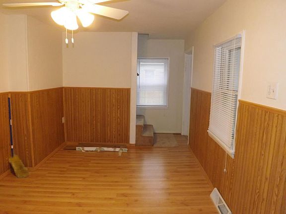 5th image of 211 Roselawn Ave