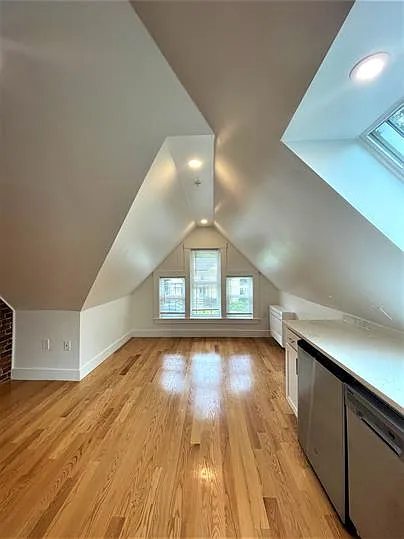 29 Green St #14 — Photo 3