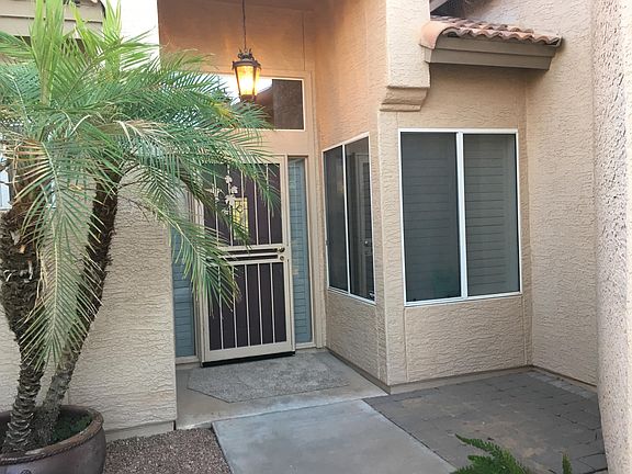 4th image of 413 W Champagne Dr