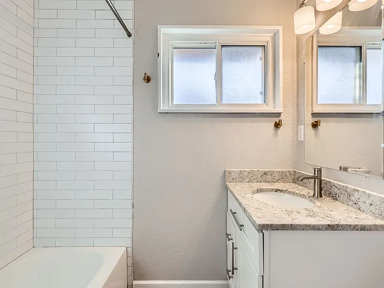 3658 N Gaylord St — Photo 7