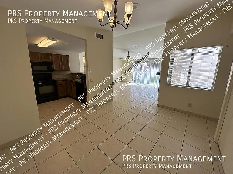 1762 W Colt Rd — Photo 13