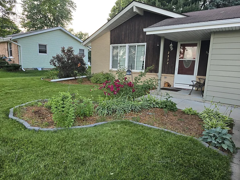 2332 Harvard Dr — Photo 9