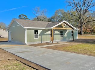 173 Peacock Cir, Hartford, AL 36344