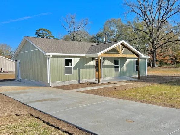 173 Peacock Cir, Hartford, AL 36344