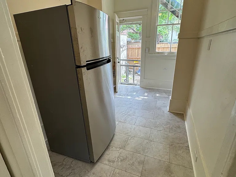 906 Wilson Dr — Photo 7
