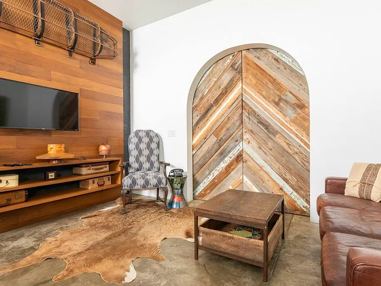 533 Vernon Ave #D — Photo 4