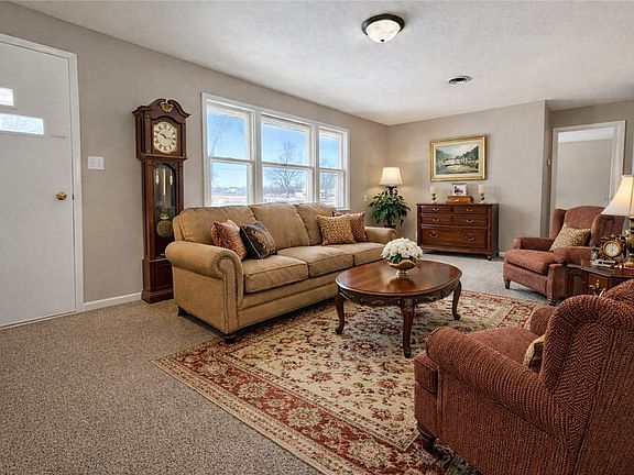 4th image of 2717 E Washington Rd