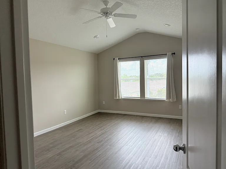 1604 Mathews Manor Dr — Photo 14