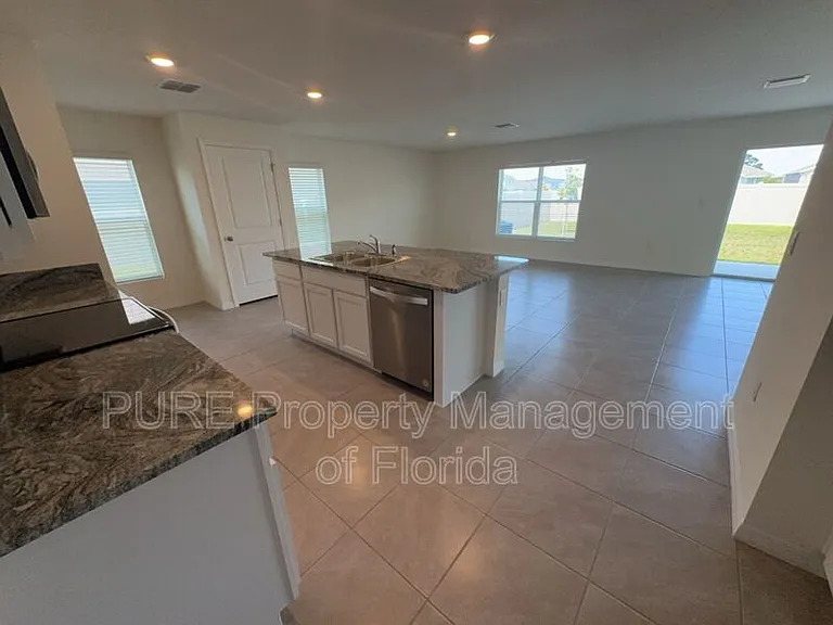 8702 SW 46th Ave — Photo 12
