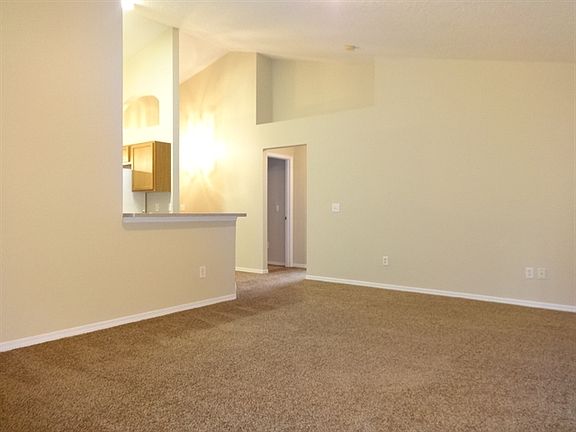 5th image of 701 Clancy St