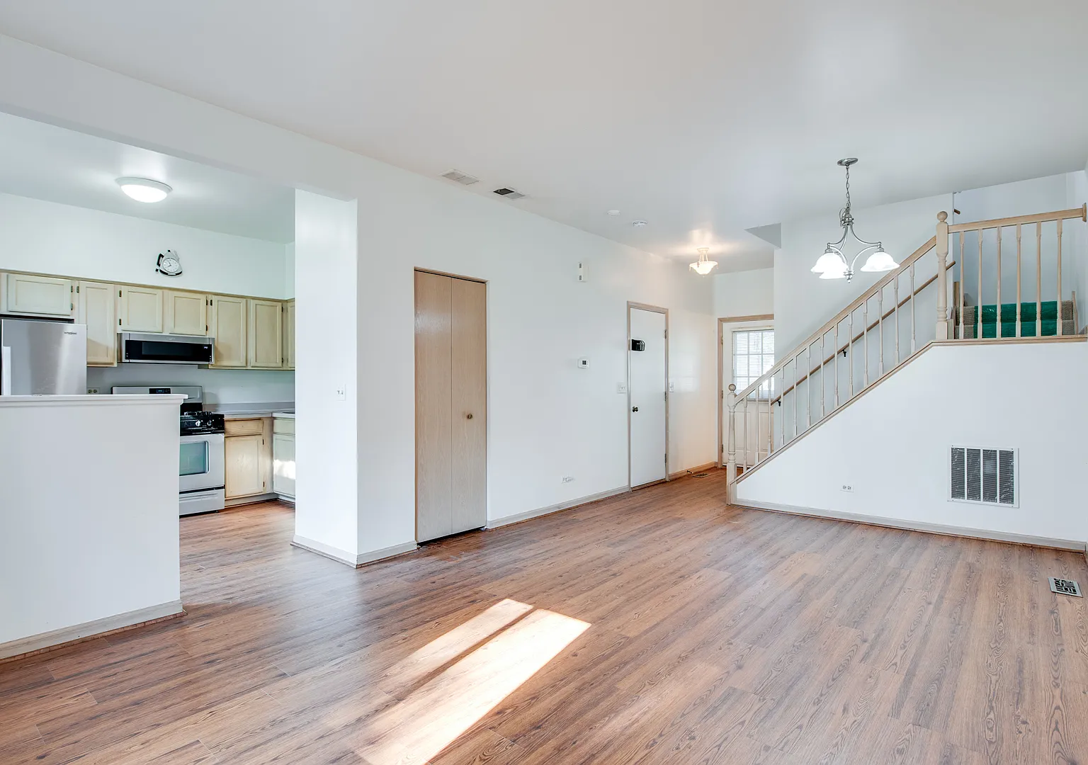 2 bed, 2.5 bath, 1288 sqft, $2,350 — Photo 4