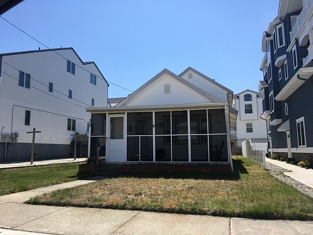 1st image of 30 60th St