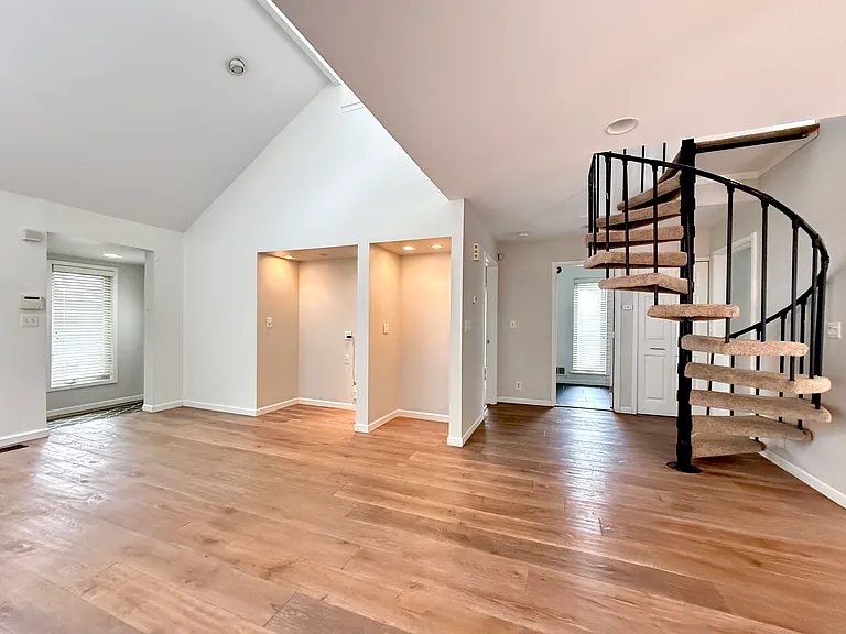 799 Emmons Ave — Photo 20