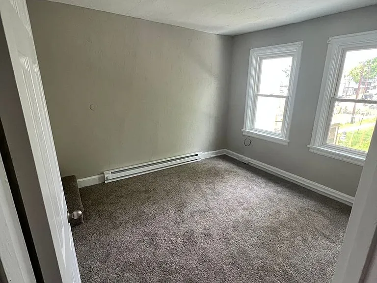 153 E Louther St — Photo 5