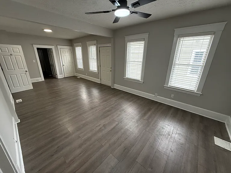 1018 Auburn Ave #LWR — Photo 11