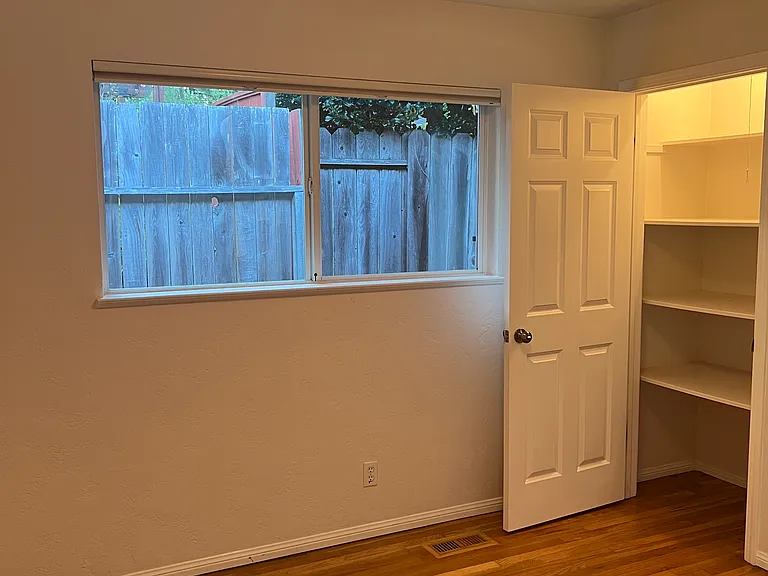 310 Alma Ln — Photo 27