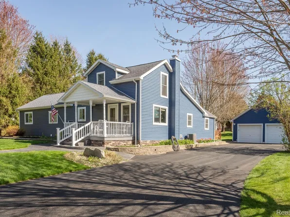 216 2nd St, Metamora, MI 48455