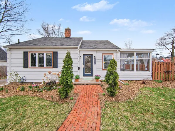 1425 Iroquois Pl, Ann Arbor, MI 48104