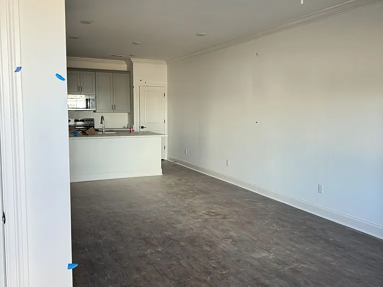 655 Cottage Grove Cir — Photo 4