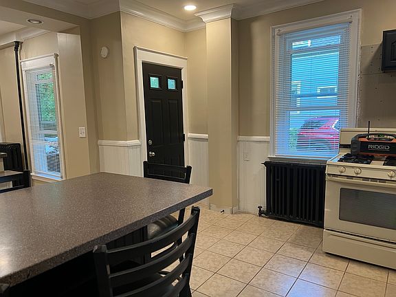 3rd image of 162 Heath St