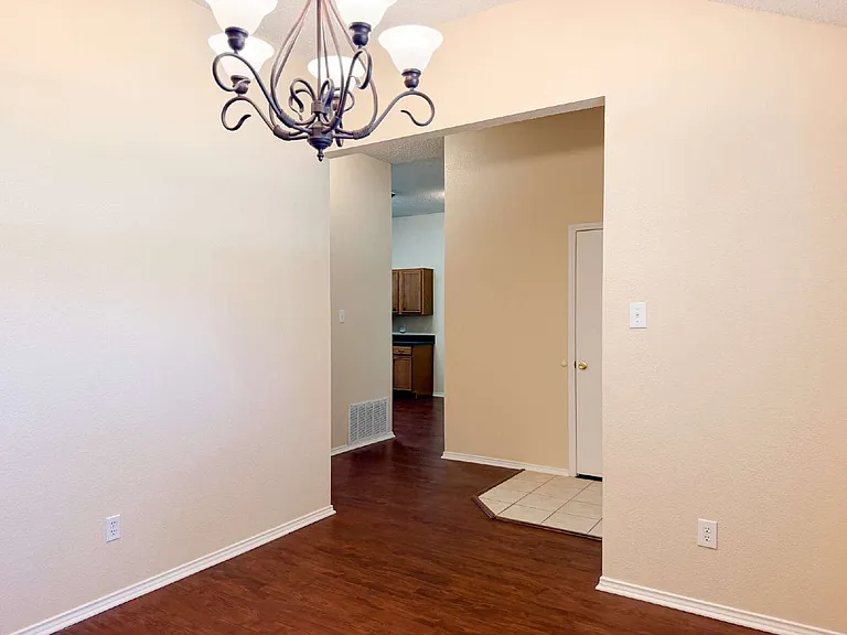 833 Edgehill Rd — Photo 8